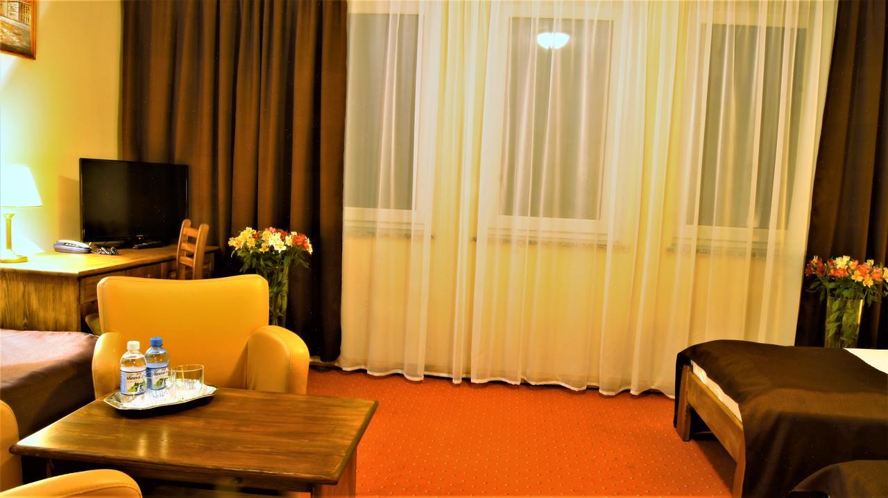 Hotel Metro Kłodzko Buitenkant foto