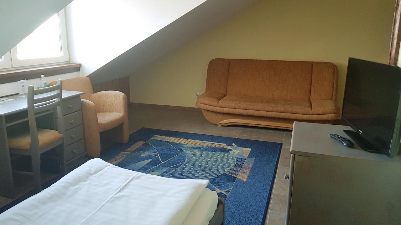Hotel Metro Kłodzko Buitenkant foto